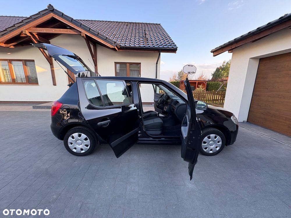 Skoda Fabia 1.2 HTP Ambiente - 16