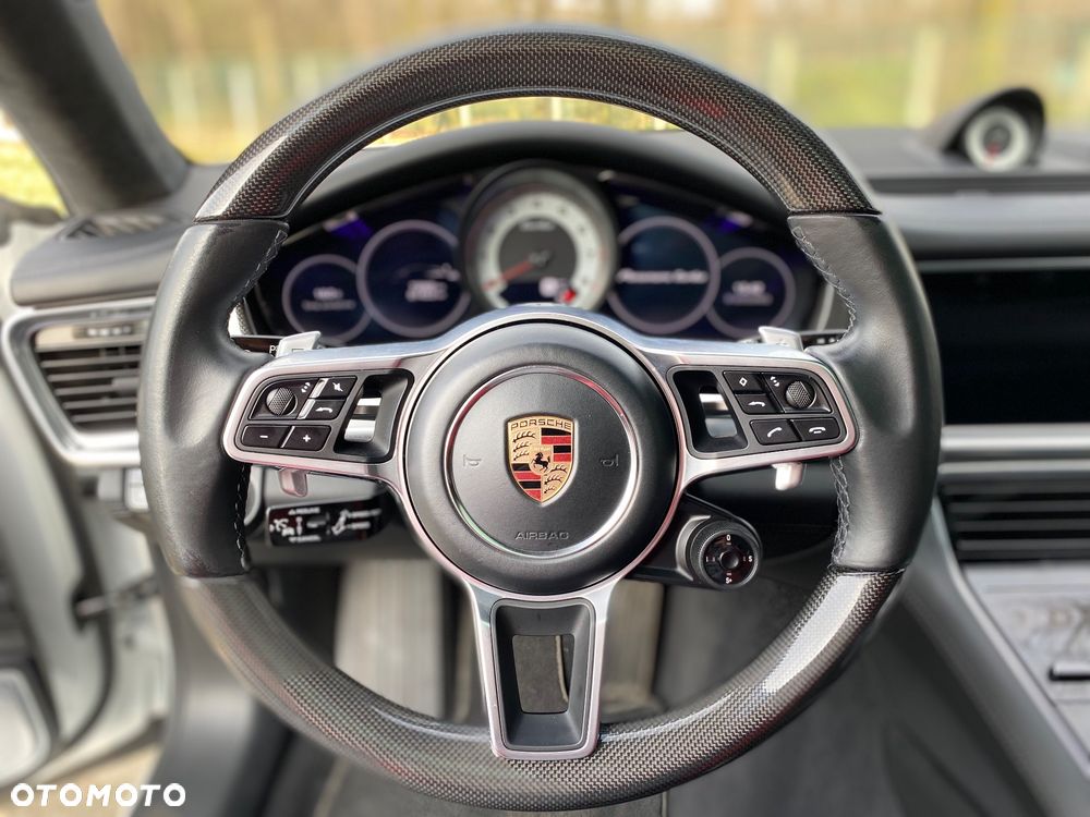 Porsche Panamera Turbo Sport Turismo - 3