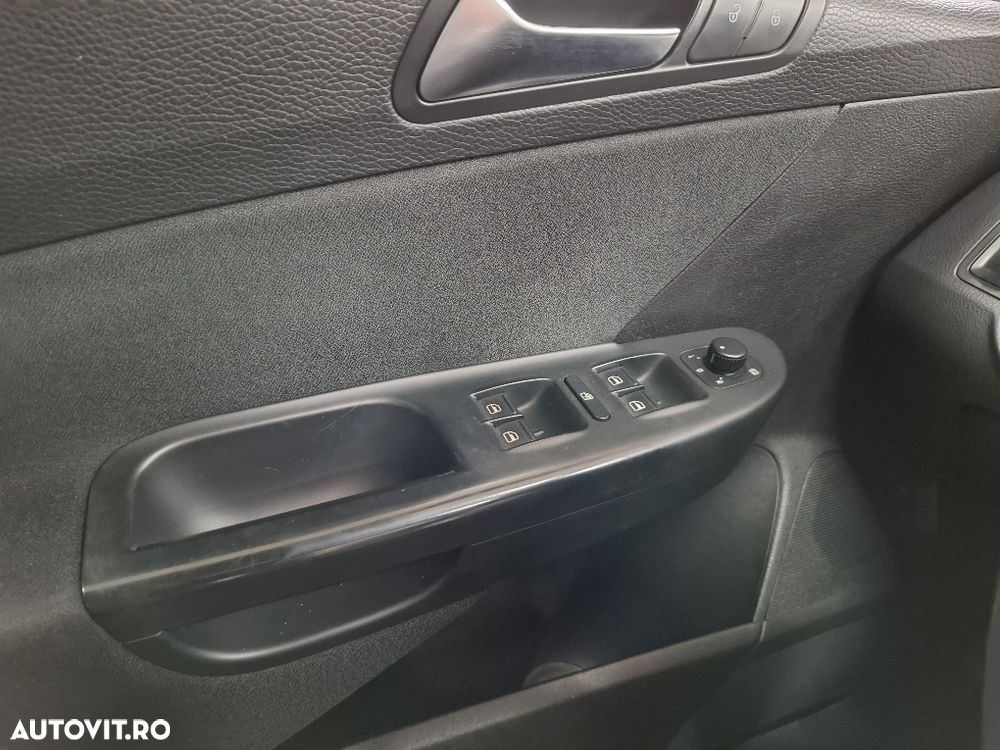 Volkswagen Passat 1.6 TDI DPF BlueMotion Technology Comfortline - 22