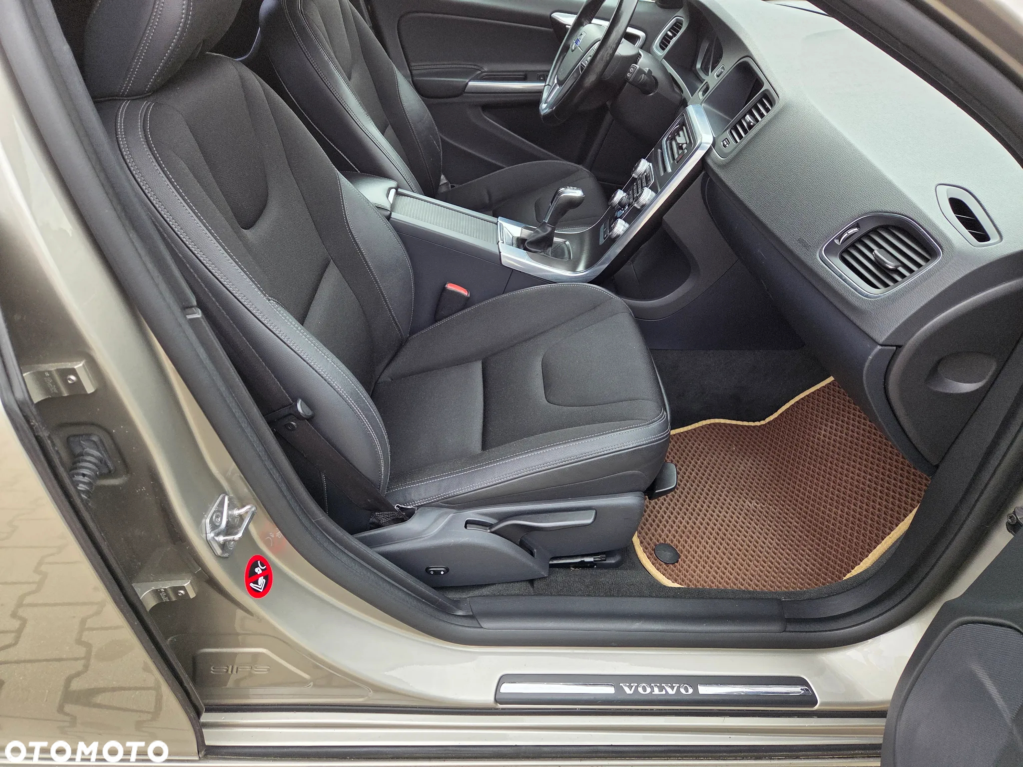Volvo V60 D3 Momentum - 28
