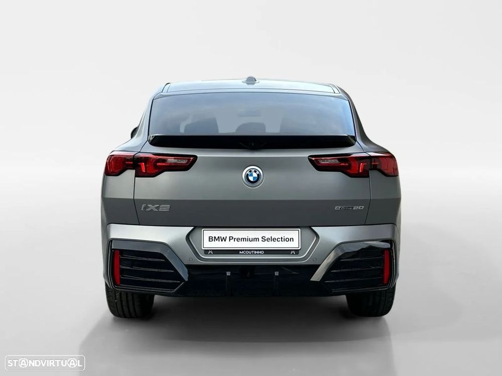 BMW iX2 eDrive20 Pack Desportivo M - 5