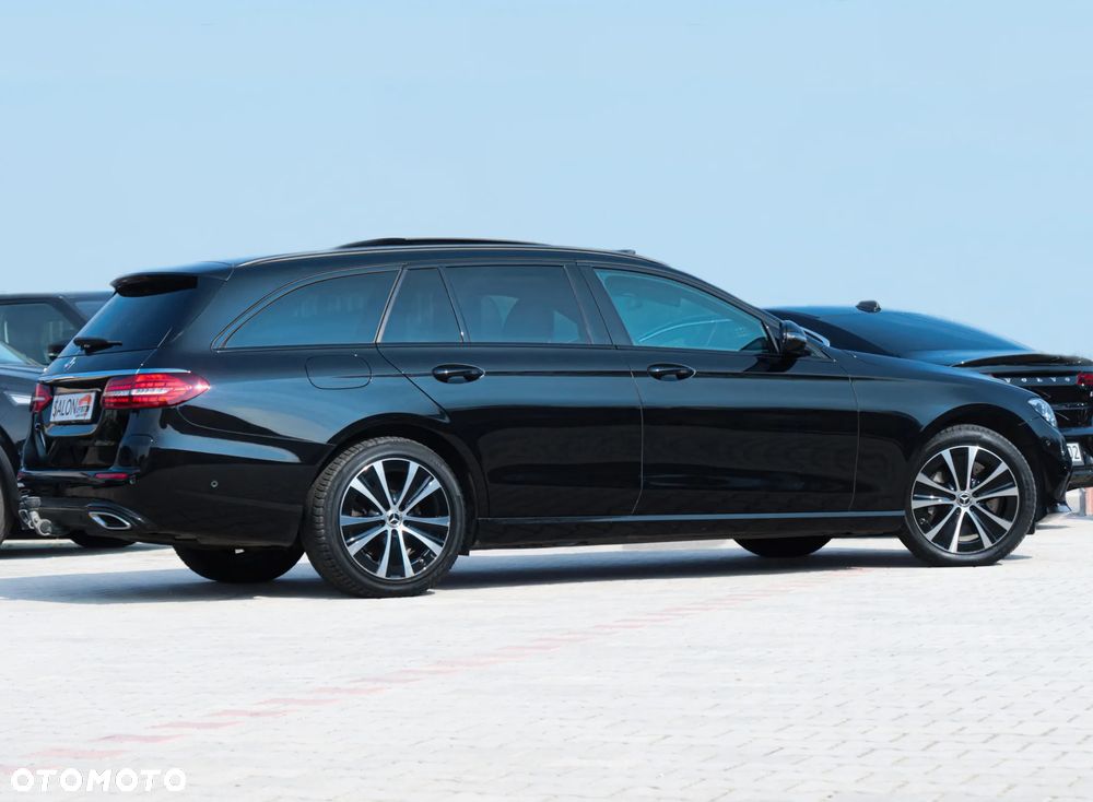 Mercedes-Benz Klasa E 300 9G-TRONIC Night Edition - 7