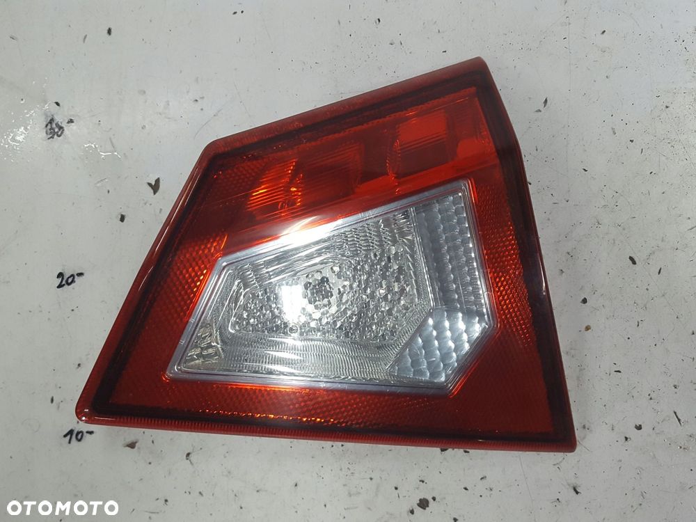 SUZUKI VITARA 3 III 15-17r LAMPA KLAPY PRAWA TYŁ TYLNA - 1
