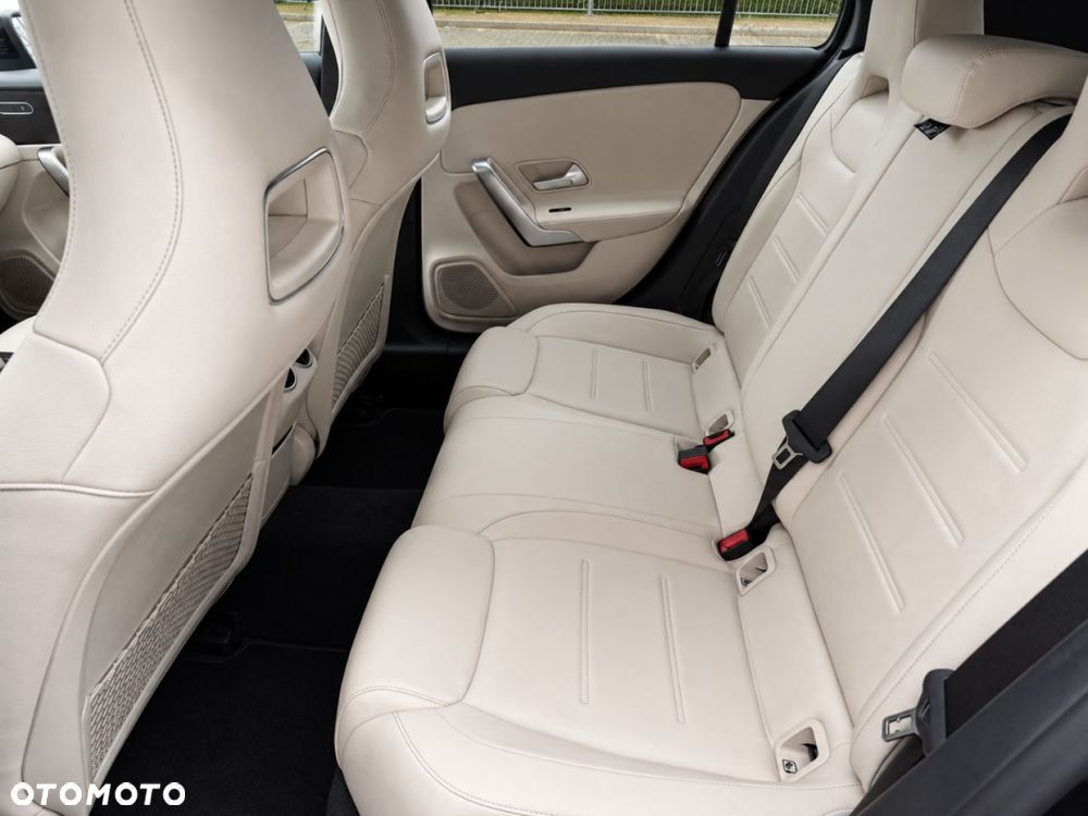 Mercedes-Benz Klasa A 200 Style 7G-DCT - 32