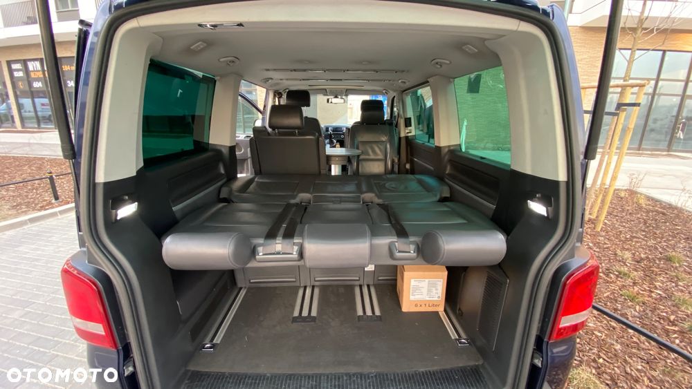 Volkswagen Multivan - 12