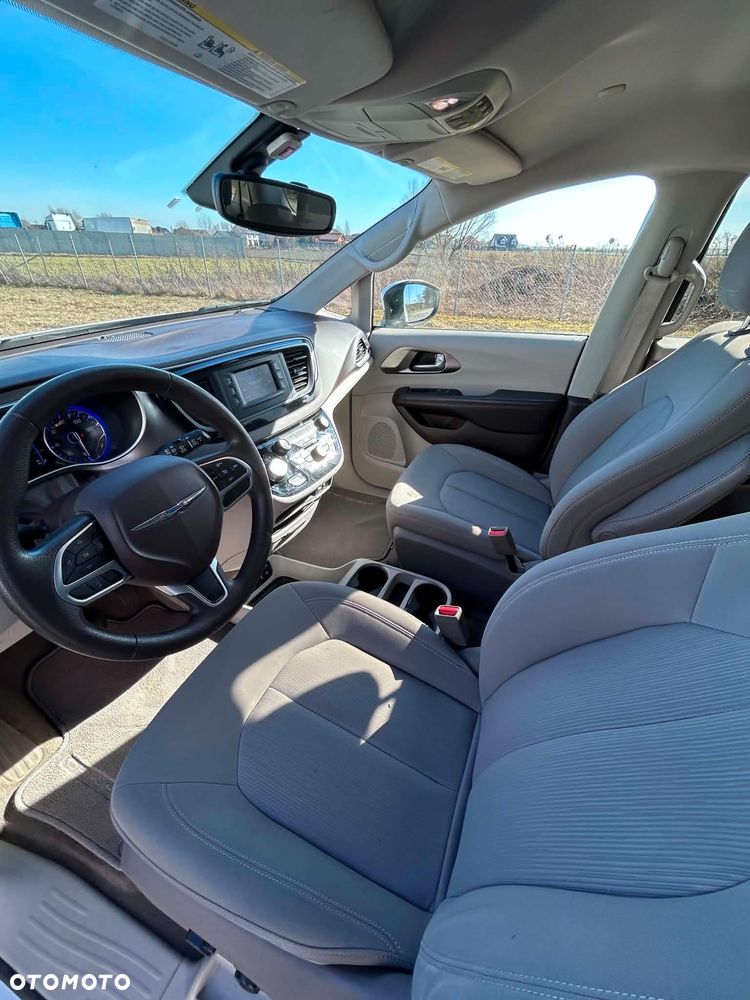 Chrysler Pacifica - 10