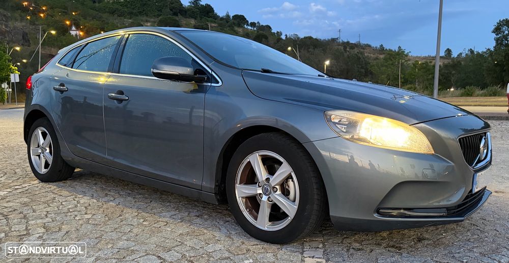 Volvo V40 D2 Momentum - 2