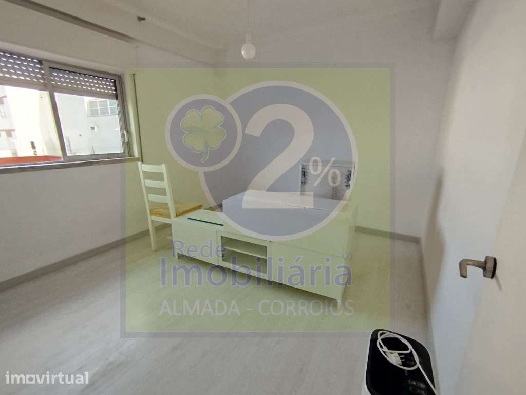 T1 com lugar de parqueamento - Grande imagem: 3/9
