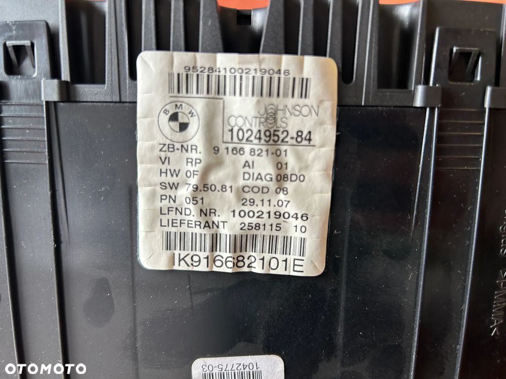 BMW E87 LICZNIK 1024952-84 - 3