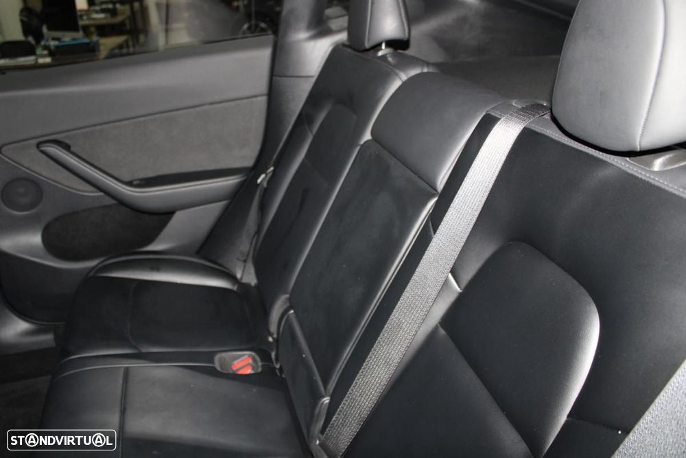 Tesla Model Y Standard - 14