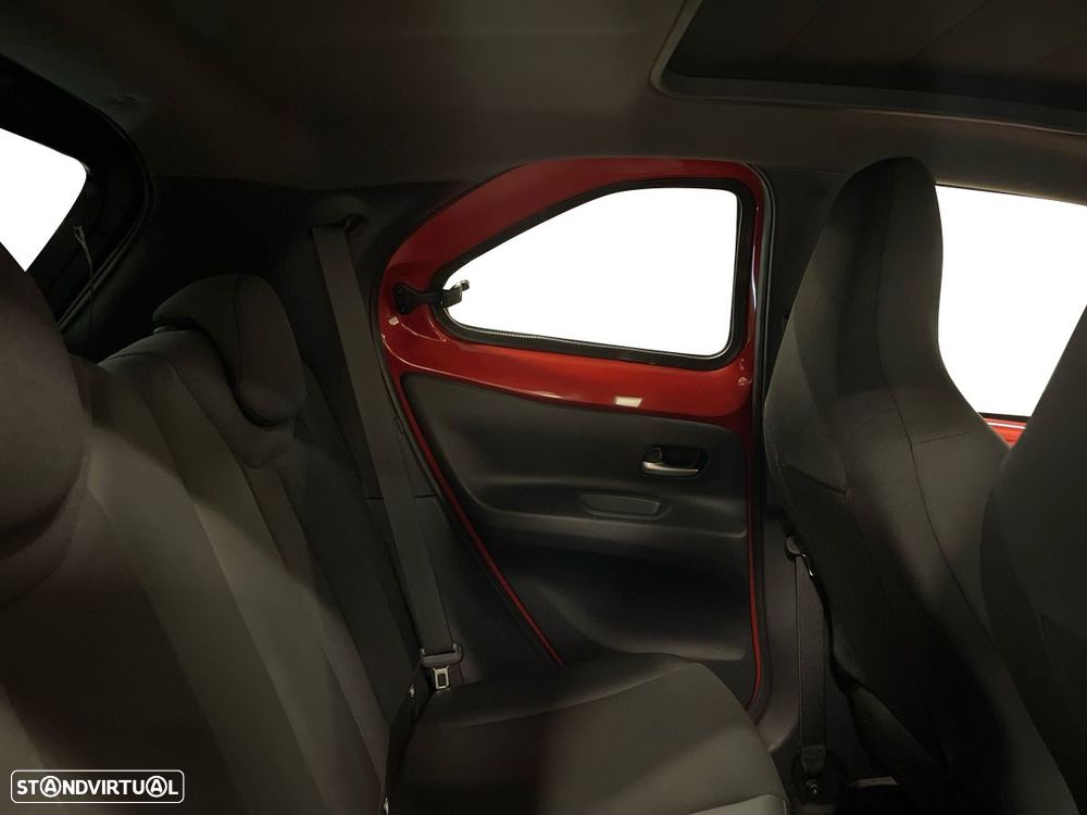 Toyota Aygo X 1.0 Envy - 12