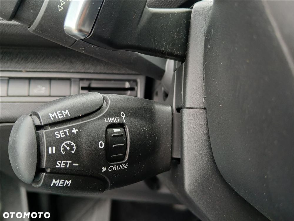 Peugeot 5008 1.6 PureTech Allure S&S EAT8 - 21