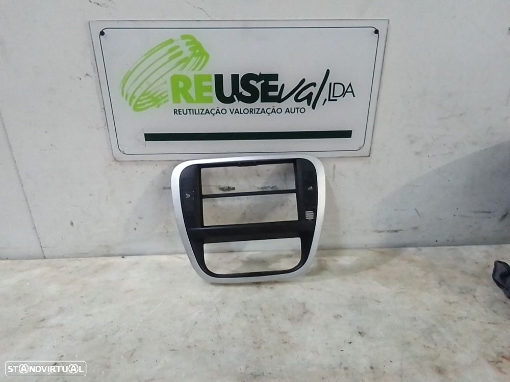 Aro Embelezador Da Consola Central Citroen C2 (Jm_) - 1