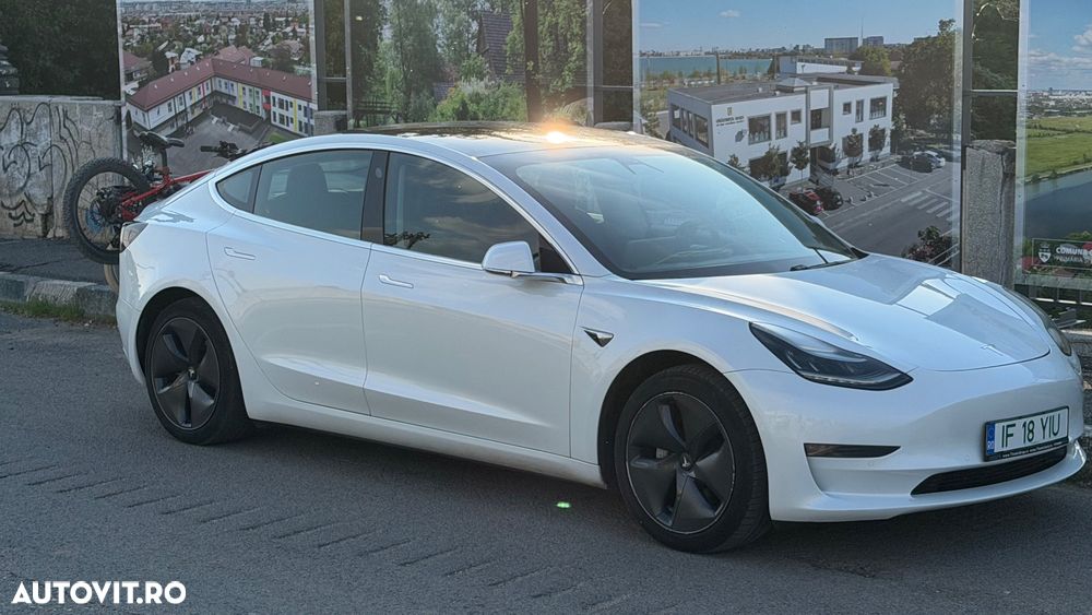 Tesla Model 3 - 3
