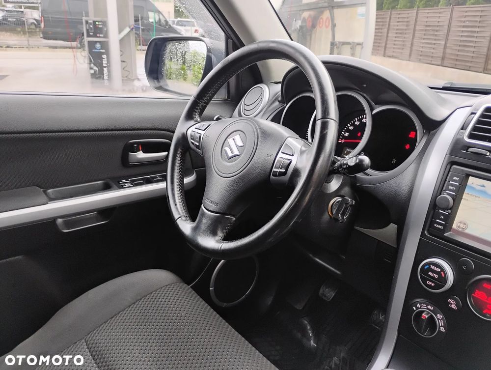 Suzuki Grand Vitara 1.9 DDiS Comfort + DPF Family - 28