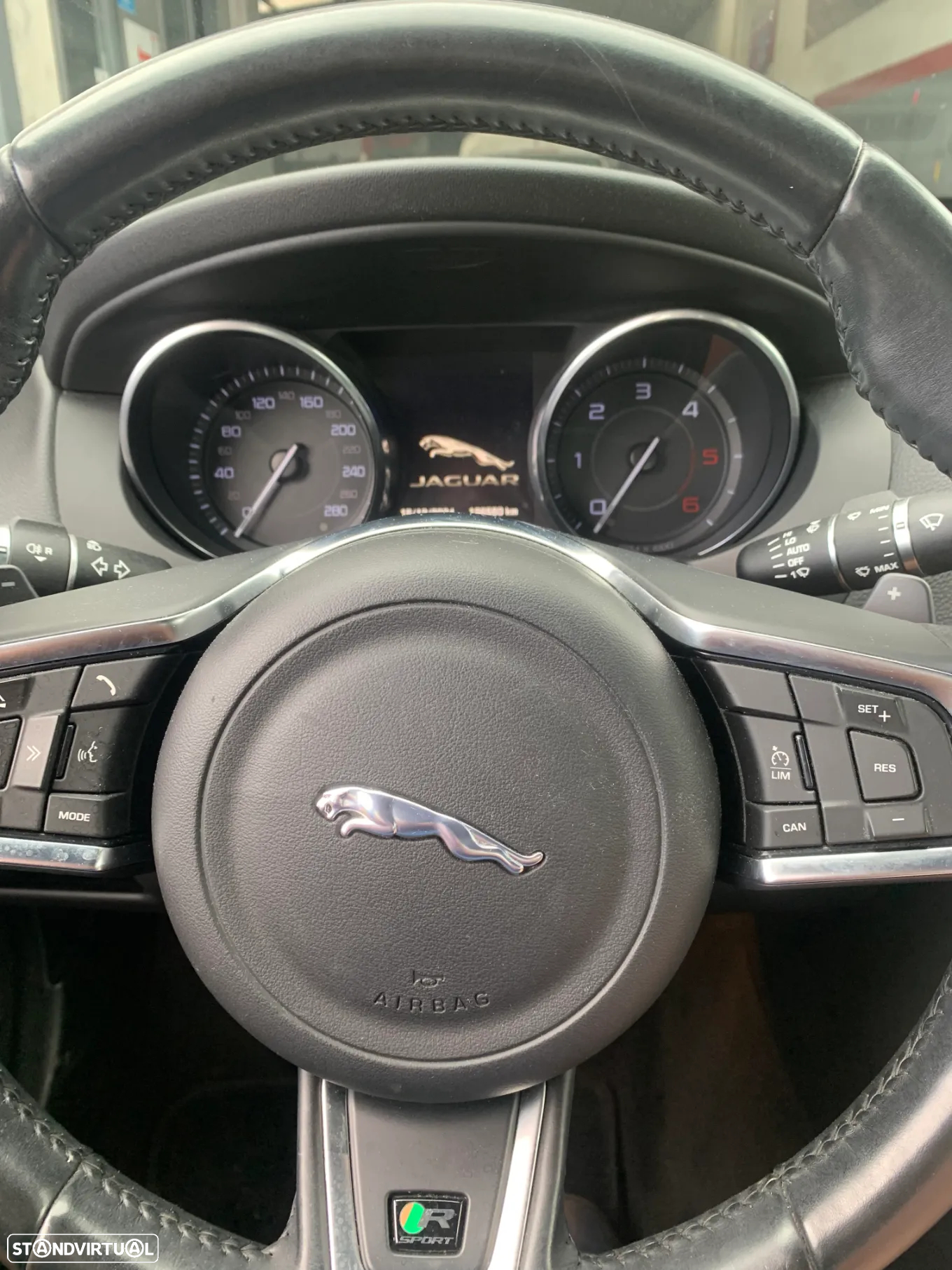 Jaguar XE E-Performance Aut. R-Sport - 38