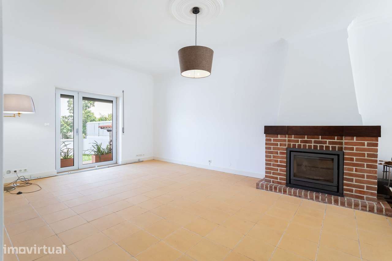 Moradia Geminada T4 com Jardim, Varandas e Excelente Localização - Grande imagem: 5/28