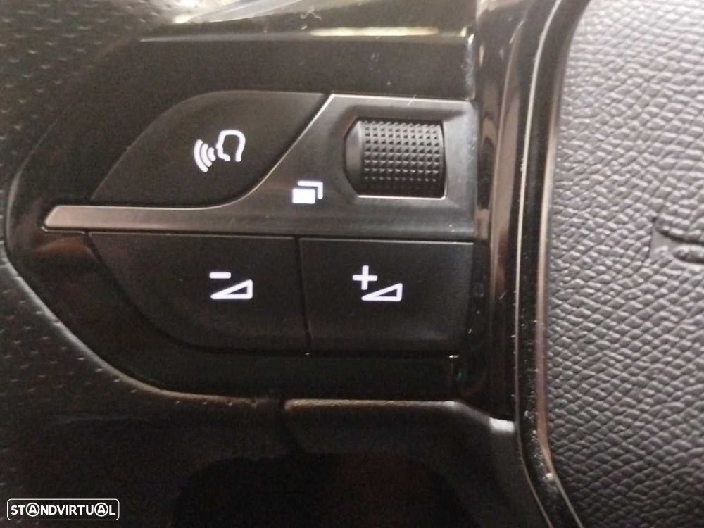 Peugeot 2008 1.2 PureTech GT - 17