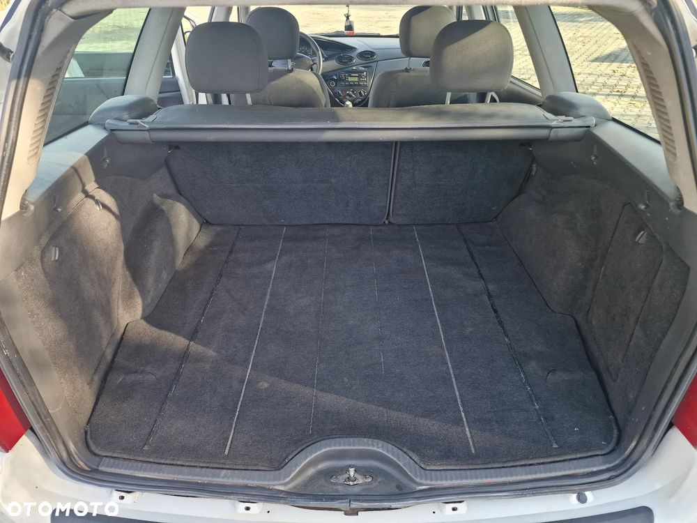 Ford Focus Kombi 01-05 - 8