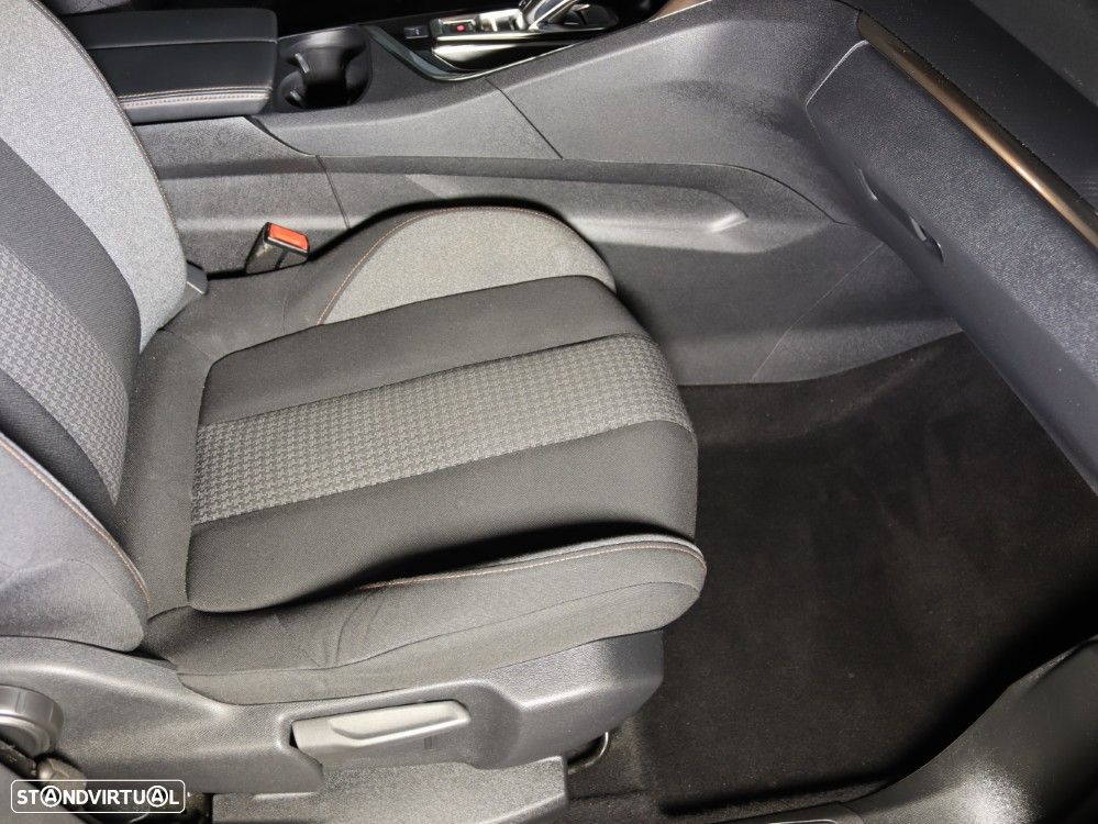 Peugeot 5008 PureTech 130 EAT6 Allure - 17