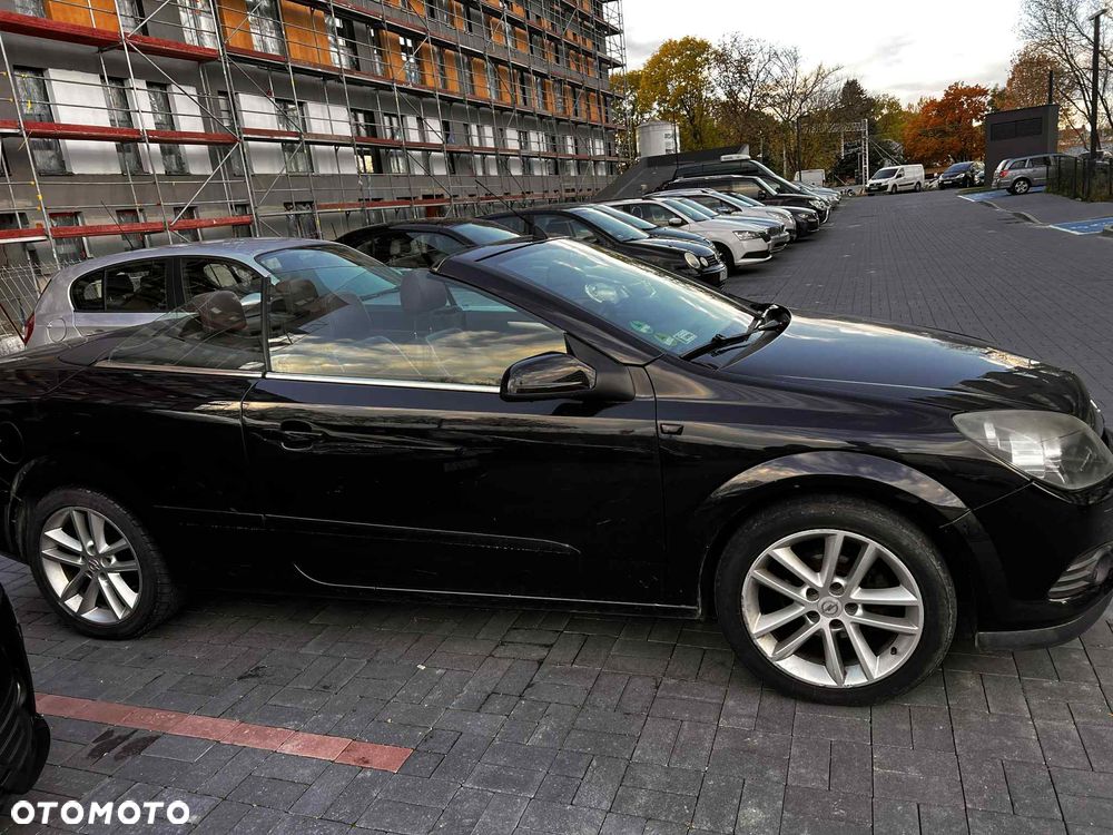 Opel Astra III GTC 1.8 Cosmo - 17