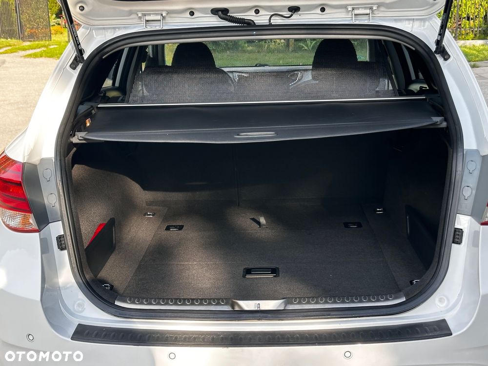 Hyundai i40 1.6 GDI Comfort + - 24