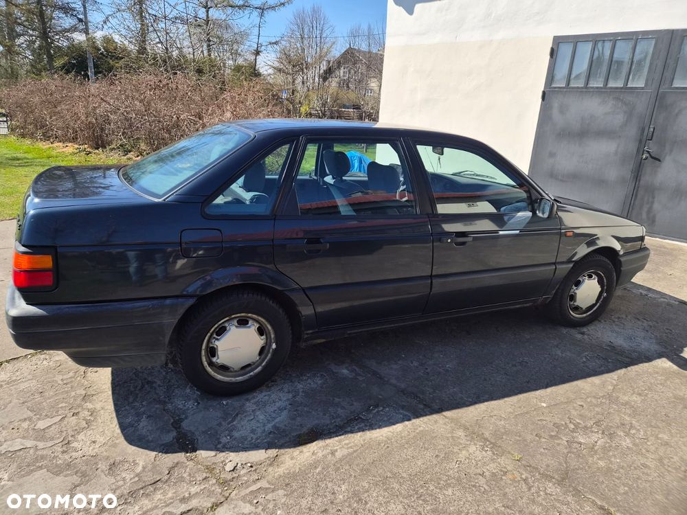 Volkswagen Passat 1.8 CL - 3