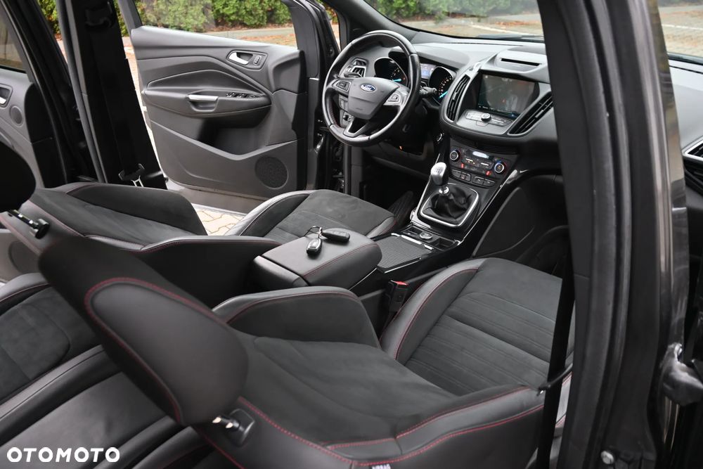 Ford Kuga 1.5 EcoBoost 2x4 ST-Line - 29