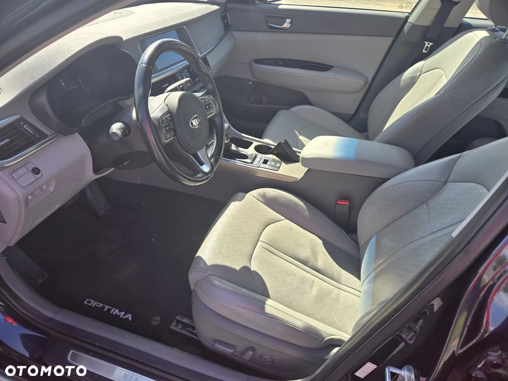 Kia Optima Plug-in Hybrid - 8