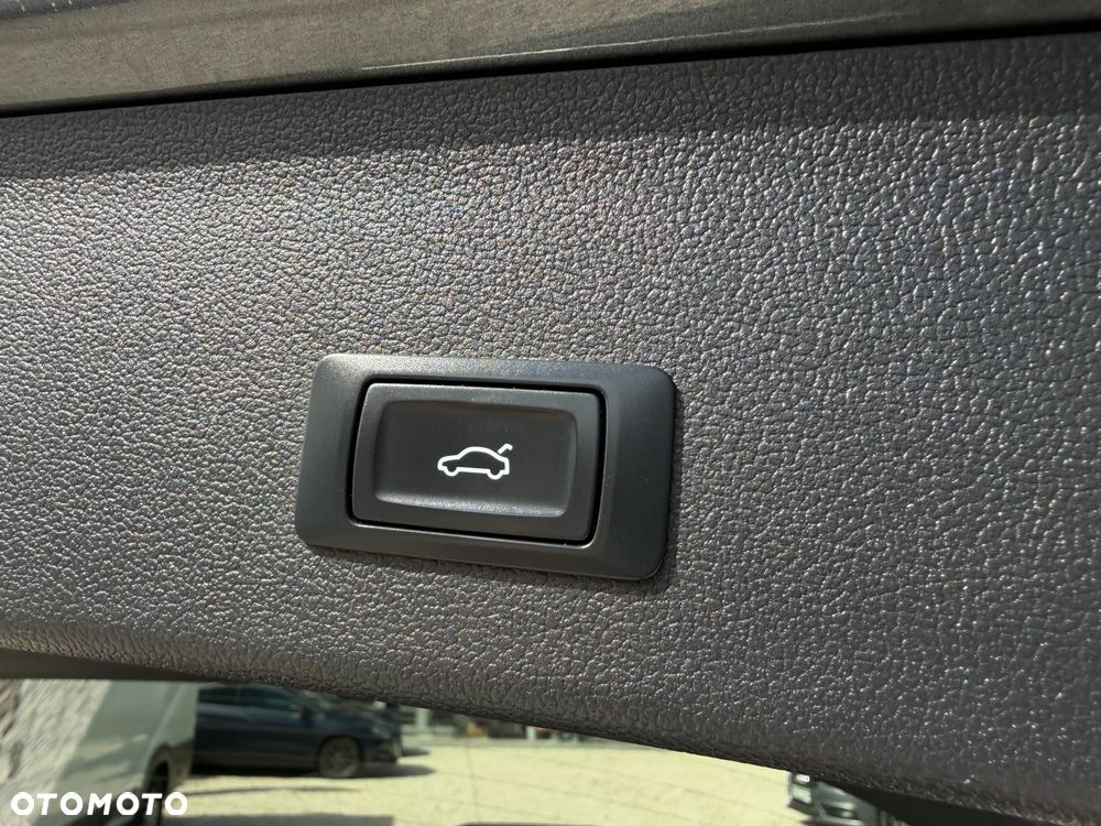 Audi A4 Avant 2.0 TDI ultra S tronic sport - 24