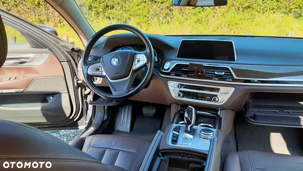 BMW Seria 7 - 27