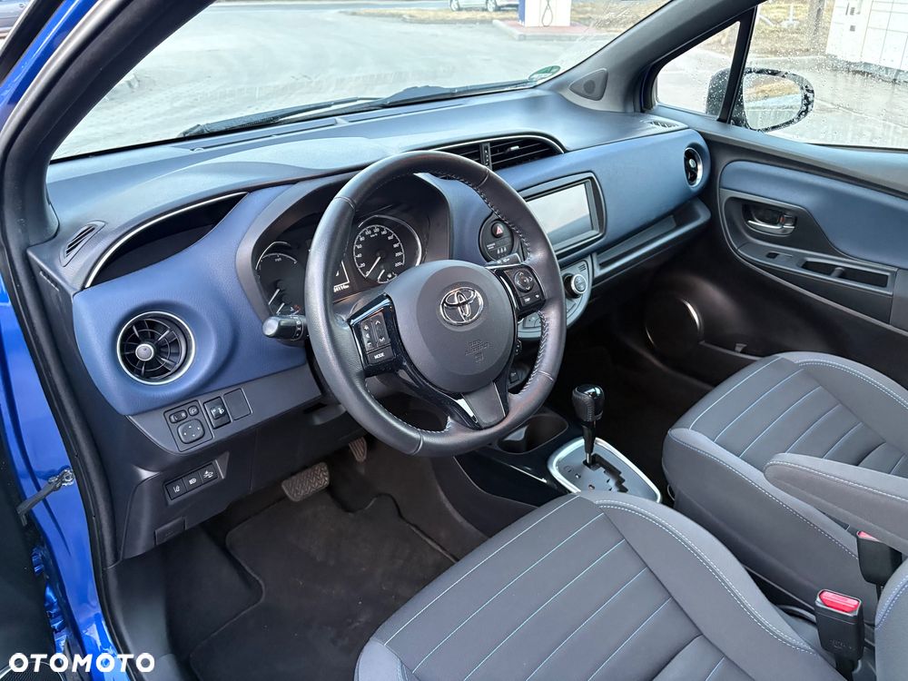 Toyota Yaris Hybrid 100 Selection Passion - 18