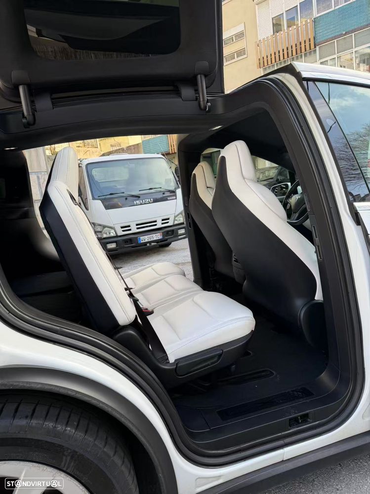 Tesla Model X - 6