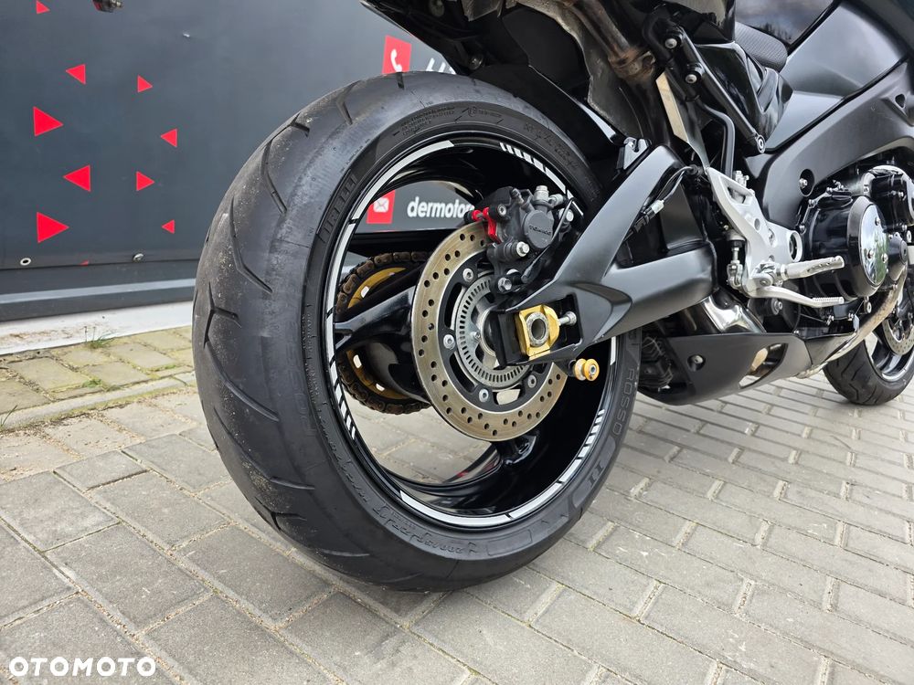 Suzuki GSX - 16