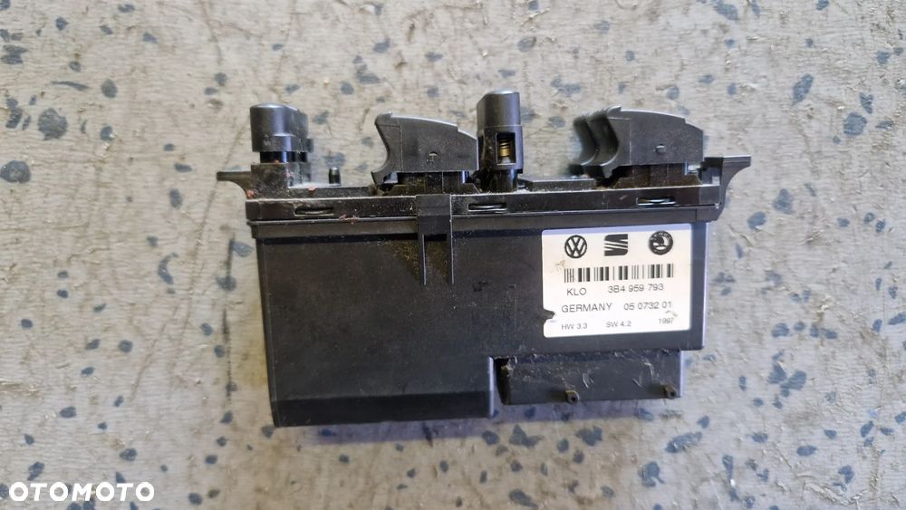 VOLKSWAGEN PASSAT B5 PRZEŁĄCZNIK SZYB 3B4959793 - 2