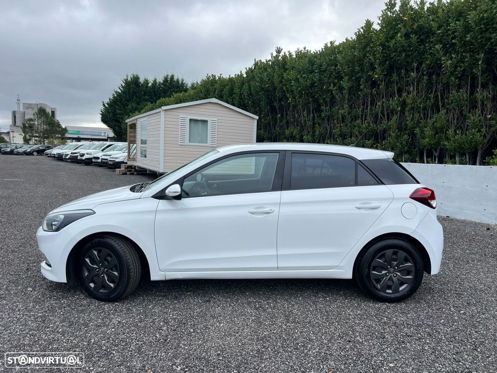 Hyundai i20 1.1 CRDi Urban - 11