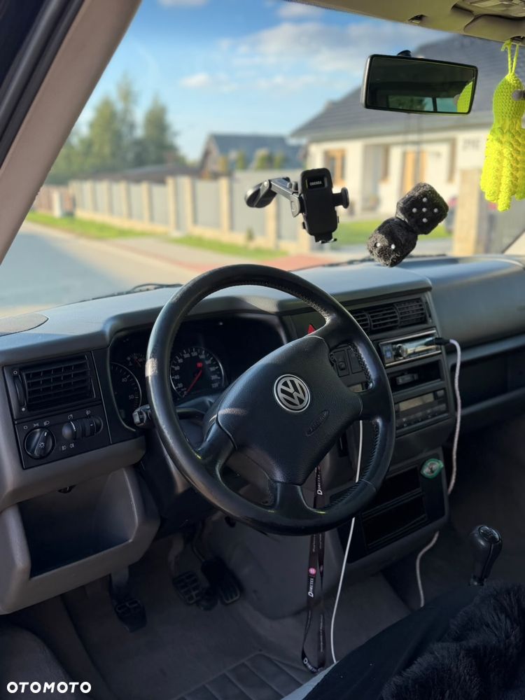 Volkswagen Multivan - 7