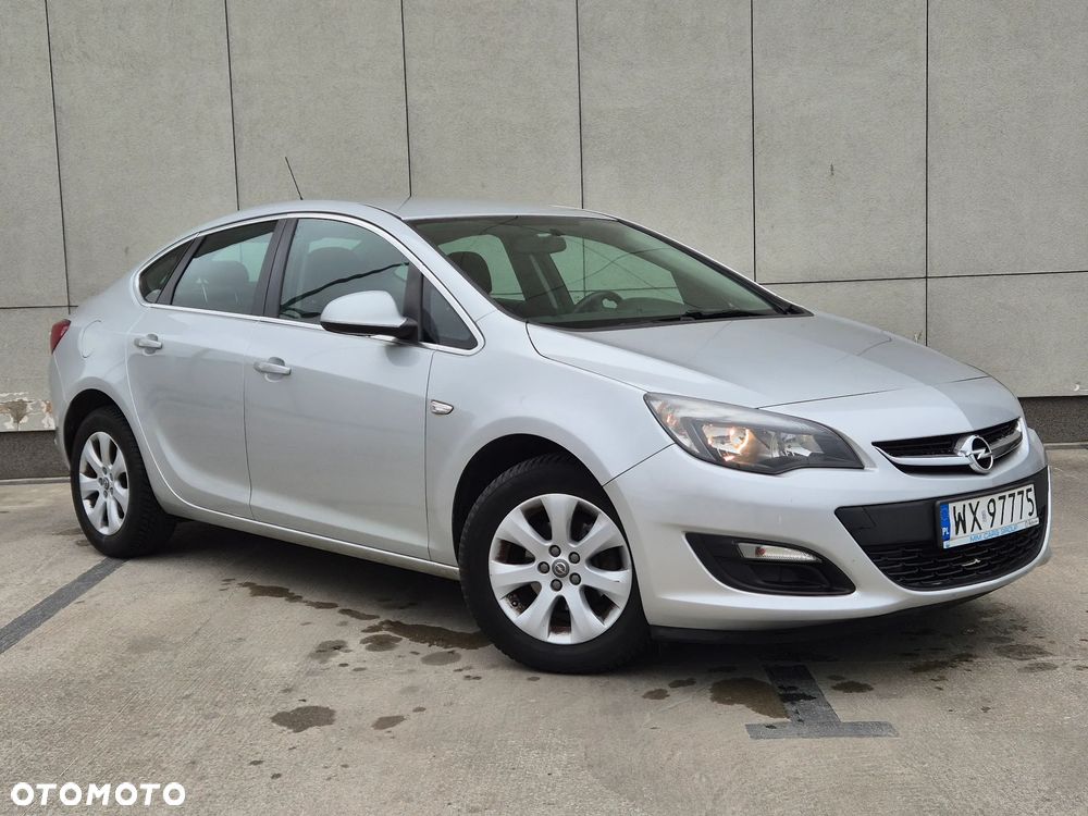 Opel Astra 1.4 T Executive EU6 - 2