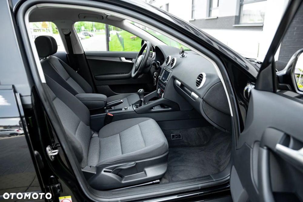 Audi A3 Sportback 1.6 Ambiente - 24