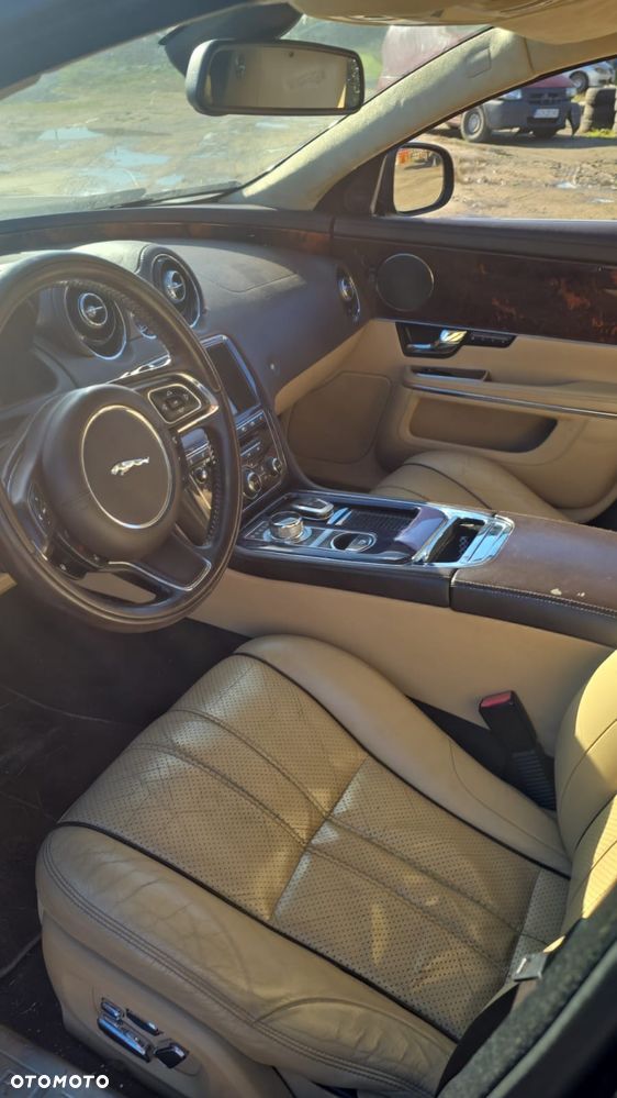 Jaguar XJ 3.0 D V6 LWB Premium Luxury - 9