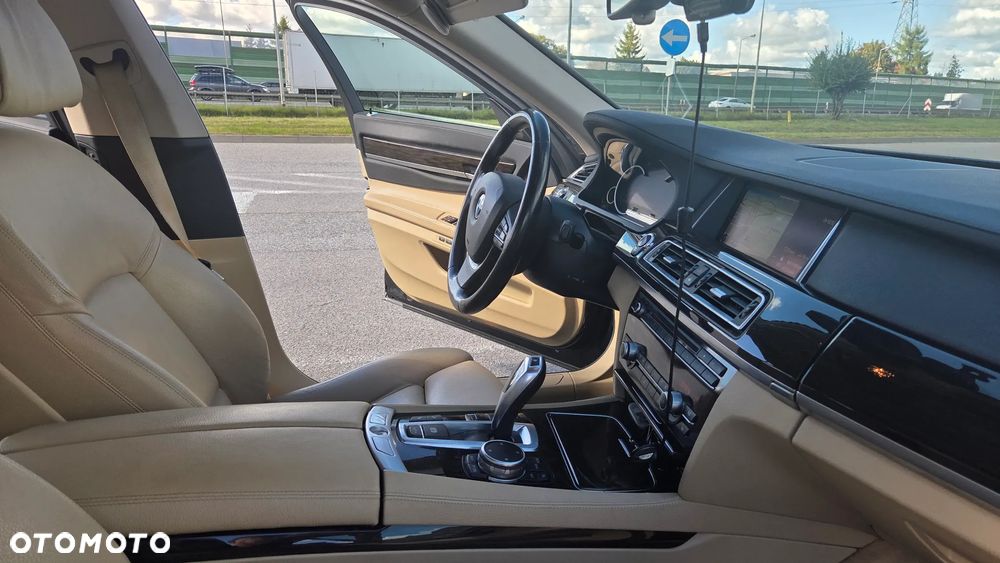 BMW Seria 7 - 38