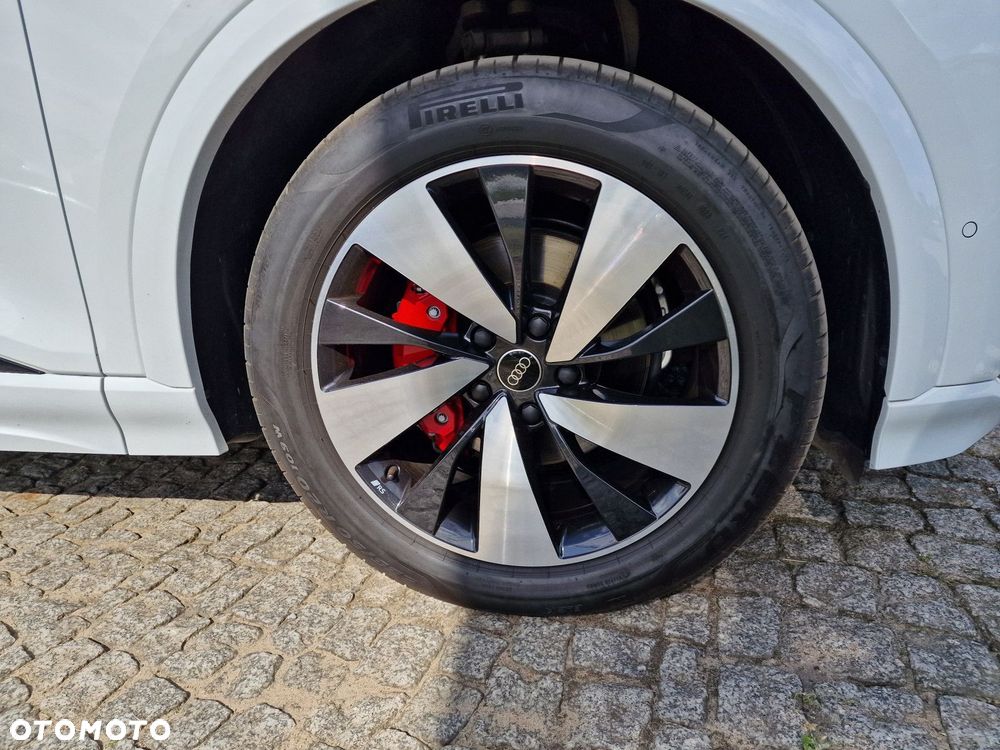 Audi Q6 e-tron - 8