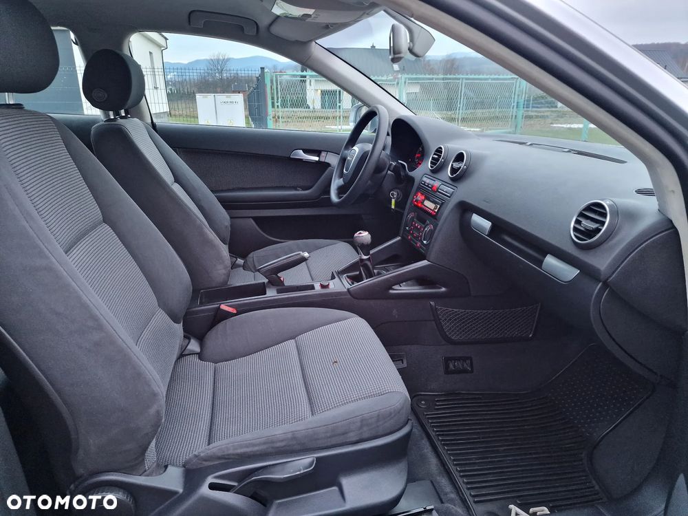 Audi A3 3-drzwiowe 1.6 Ambition - 18