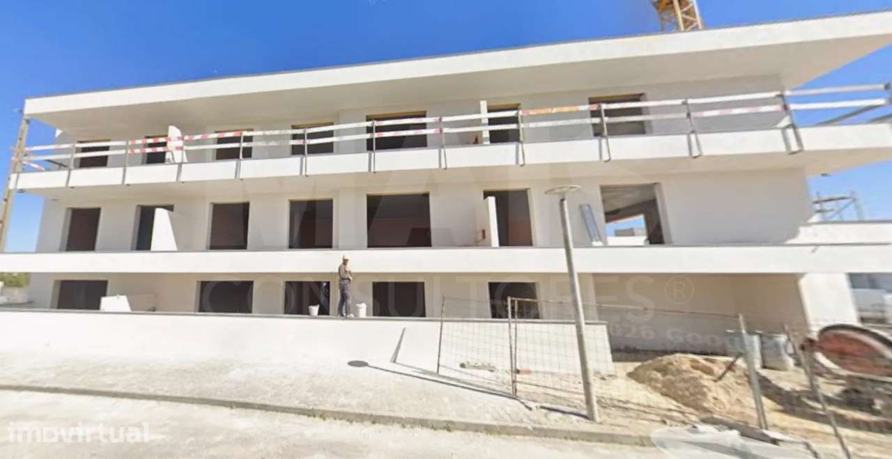 Apartamento T2 Novo com Garagem Privativa e Varanda Ampla em Ferrel... - Grande imagem: 2/4