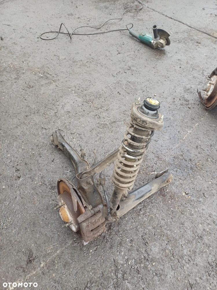 Wahacz tylny lewy prawy 1.8 gdi Mitsubishi Carisma 2003r lift 4G93 - 2