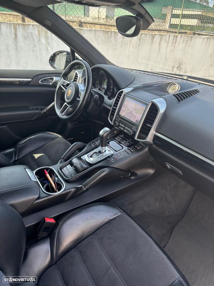 Porsche Cayenne S - 1