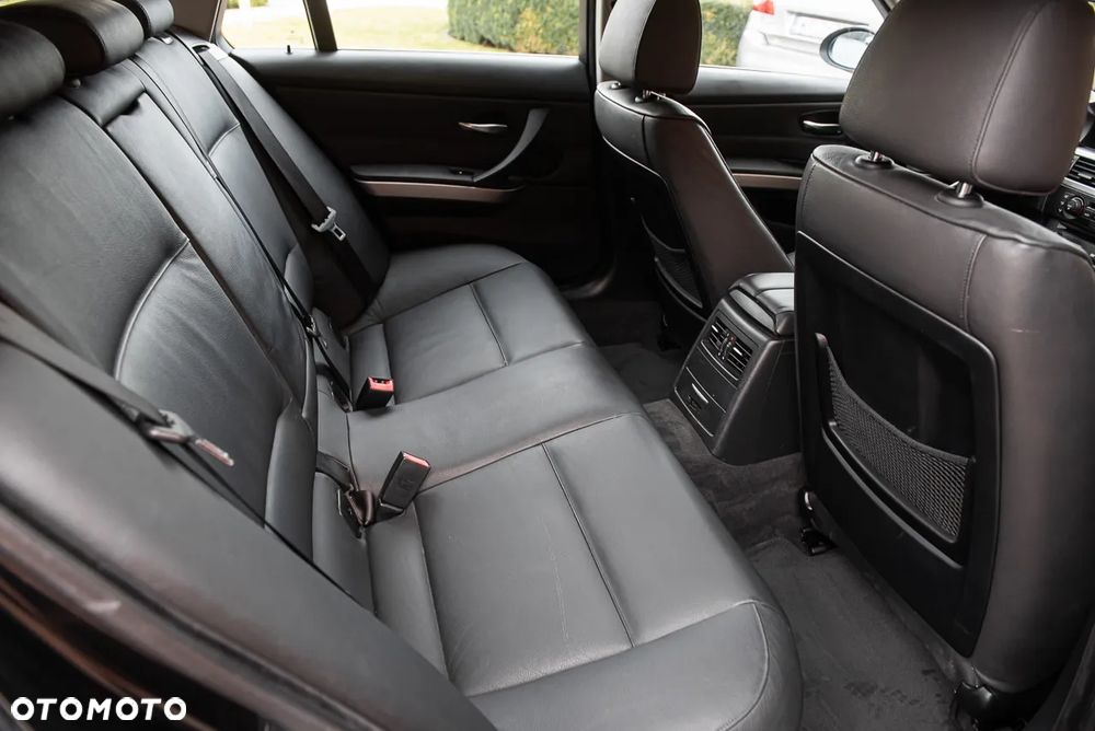 BMW Seria 3 330i - 28