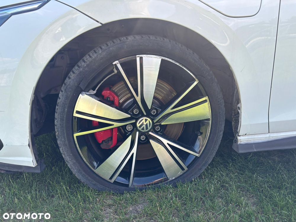 Volkswagen Golf - 25