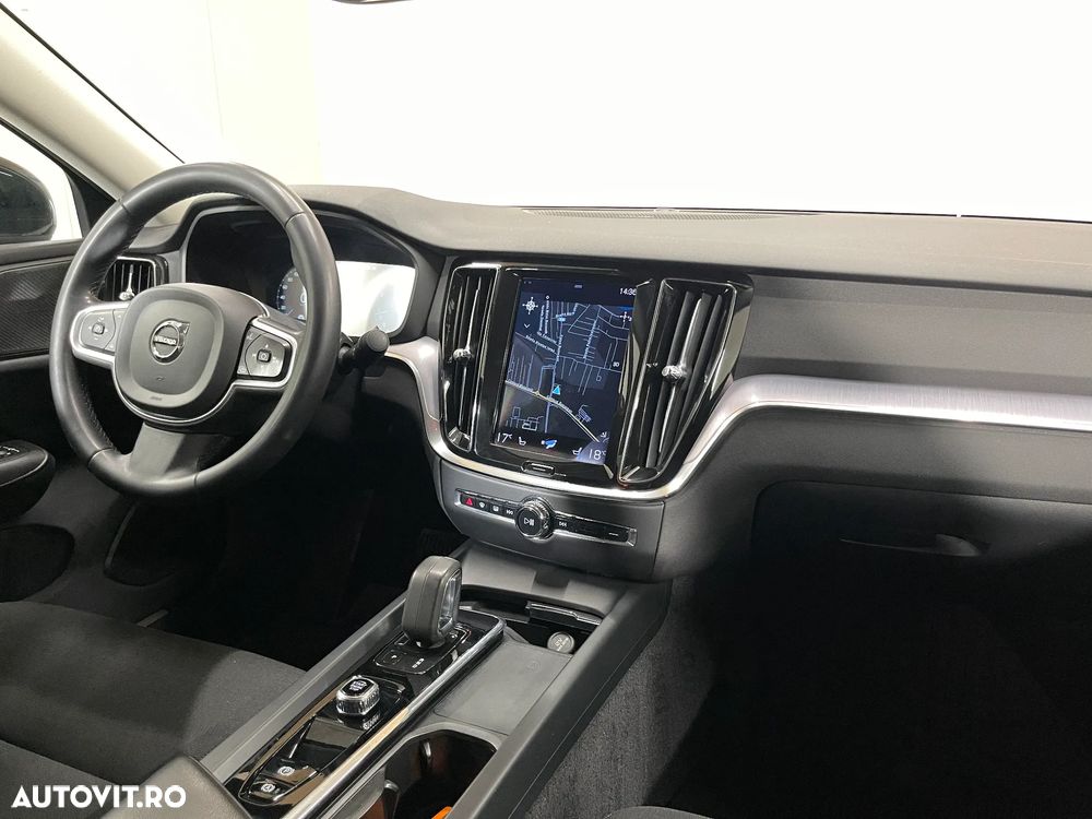 Volvo S60 B4 MHEV AT Plus Dark - 9