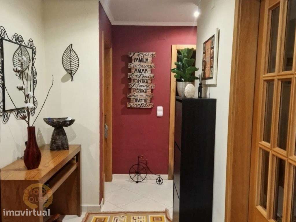 Apartamento T2 com Lugar Parqueamento Coberto - Grande imagem: 2/20